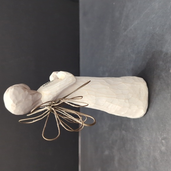 Willow Tree Angel of Remembrance 2001 Figurine By Susan Lordi. - Picture 3 of 6